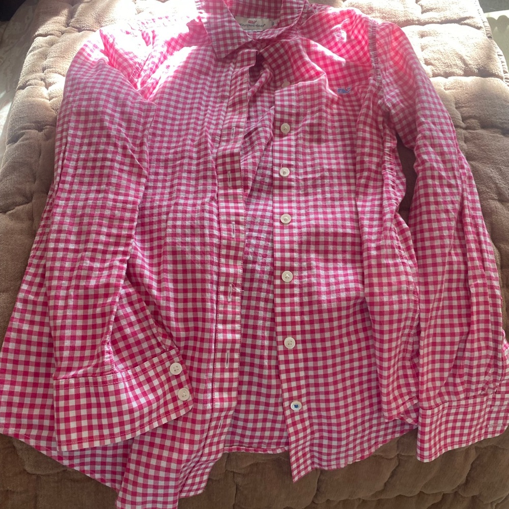 Vineyard vines button up shirt
